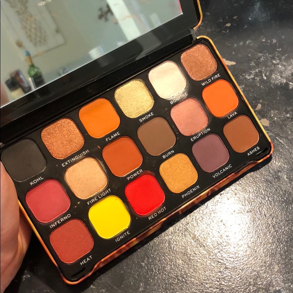 Makeup Revolution Fire Palette